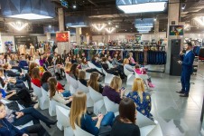 Ведущий Дмитрий Лавров. Изображение 37787