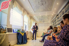 Ведущий Дмитрий Лавров. Изображение 37789