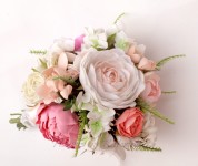 Бутоньерки и браслеты, букеты. Изображение 19176