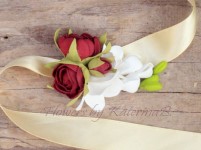 Бутоньерки и браслеты, букеты. Изображение 19171