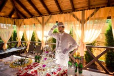 Пирамиды из бокалов шампанского. Изображение 20699