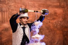 Пирамиды из бокалов шампанского. Изображение 20701