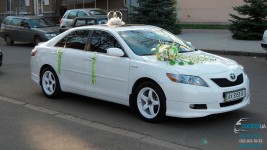 Свадебный автомобиль Toyota Camry Hybrid (Тойота Камри Гибрид) белого цвета. Изображение 2531