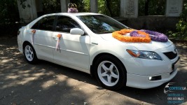 Свадебный автомобиль Toyota Camry Hybrid (Тойота Камри Гибрид) белого цвета. Изображение 2533