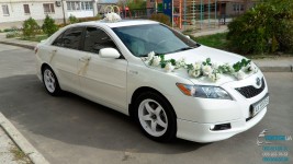 Свадебный автомобиль Toyota Camry Hybrid (Тойота Камри Гибрид) белого цвета. Изображение 2532