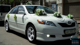 Свадебный автомобиль Toyota Camry Hybrid (Тойота Камри Гибрид) белого цвета. Изображение 2542