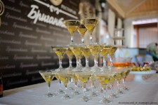 Пирамида из бокалов. Изображение 2935