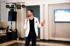 Ведущий Денис Ткаченко. Изображение 72167