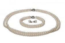 Ожерелья из жемчуга. Изображение 7136