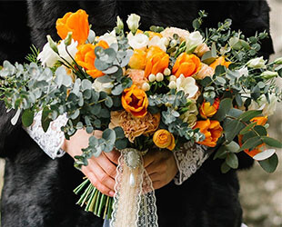 Яркий оранжевый свадебный букет Яркий оранжевый свадебный букет