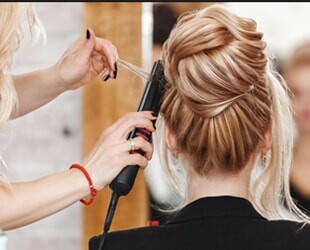 Что включают в себя услуги свадебного парикмахера Что включают в себя услуги свадебного парикмахера