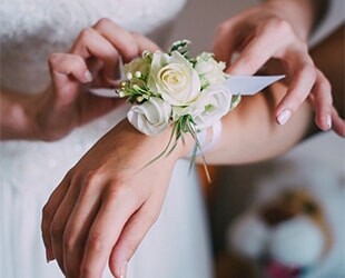 Свадебные бутоньерки для гостей, интересные идеи оформления Свадебные бутоньерки для гостей, интересные идеи оформления