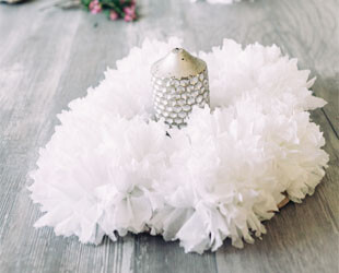 Помпоны своими руками: композиция на стол