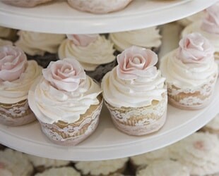 Необычный торт из капкейков на свадьбу