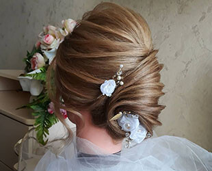 Романтическая прическа на свадьбу Романтическая прическа на свадьбу