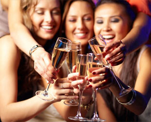 Когда проводить девичник и мальчишник Когда проводить девичник и мальчишник