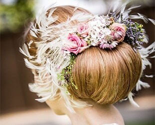 Идеи свадебных причесок с перьями Идеи свадебных причесок с перьями