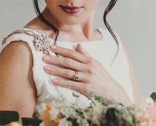 Выбираем женское обручальное кольцо 