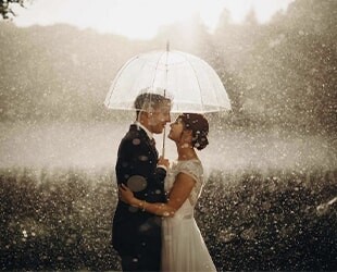 Как спасти свадебное платье если пошел дождь? Как спасти свадебное платье если пошел дождь?