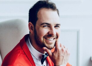 Ведущий - лого