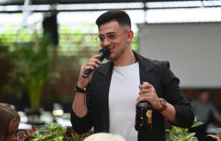 Ведущий Эдуард Сахно - лого