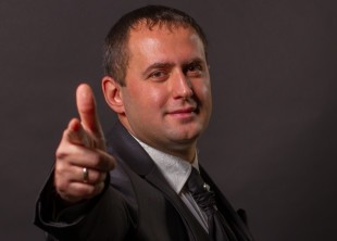 Ведущий Евгений Онойченко - лого