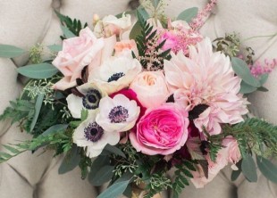 Wedding-emotions - студия флористики и декора - лого