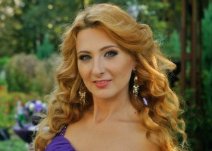 Профессиональная ведущая и церемониймейстер Виктория - лого