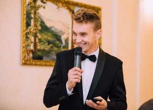 Ведущий / Актер - лого