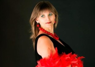 Ведущая и организатор праздников Надежда Евко - лого