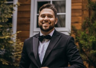 Ведущий и организатор мероприятий Евгений Шаповалов Ведущий и организатор мероприятий Евгений Шаповалов - лого