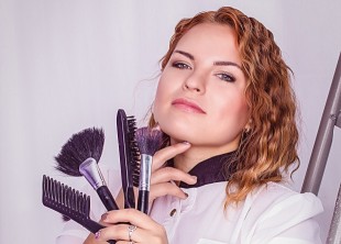 Стилист- визажист - лого