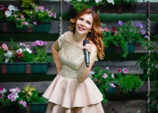 Ведущая Елена Прохненко - лого