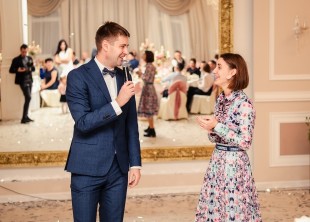 Ведущий Иван Корчинский - лого