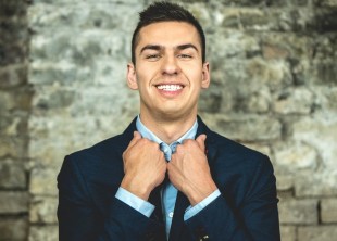 Ведущий Игорь Зинин Ведущий Игорь Зинин - лого