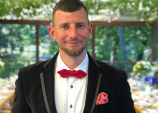 Ведущий за руку праздник! Ведущий за руку праздник! - лого