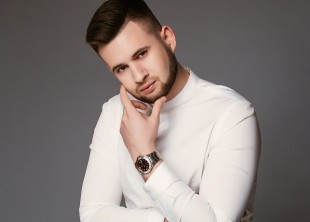 Ведущий Игорь Москалик - лого