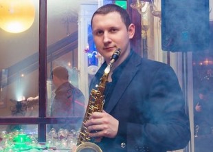 Саксофонист AlexxSax Саксофонист AlexxSax - лого