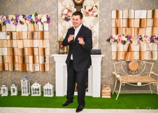 Идеальный ведущий - лого