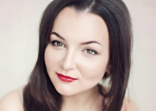 визажист -стилист по прическе Инна Пахтусова. - лого