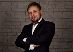 Ведущий Александр Лубенец - лого