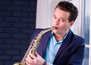 Саксофонист - лого