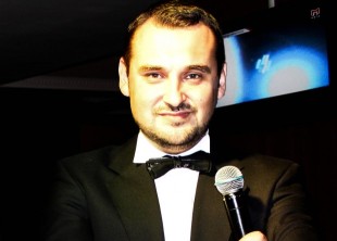 Сергій Соколов - ведучий, сценарист, ді-джей - лого