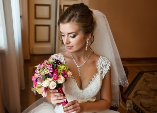 Визажист, стилист по прическам, свадебные гребни Надежда Клочко Визажист, стилист по прическам, свадебные гребни Надежда Клочко - лого