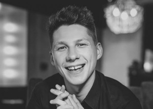 Ведущий мероприятий Виктор Чистяков Ведущий мероприятий Виктор Чистяков - лого