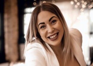 Юлия Бондарь - лого