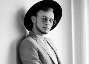 Ведущий мероприятий Ведущий мероприятий - лого