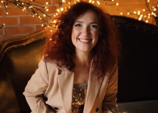 Ведущая свадебных церемоний в Киеве Наташа Харисова - лого