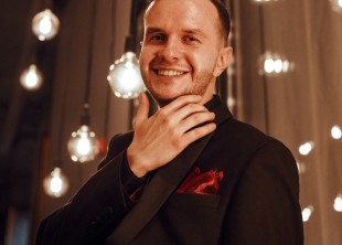 Юрий Шарапов Юрий Шарапов - лого