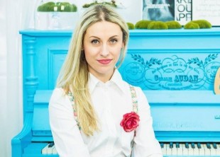 Ведущая Екатерина Лебедюк,  Vert' Ваш праздник нашими стараниями - лого